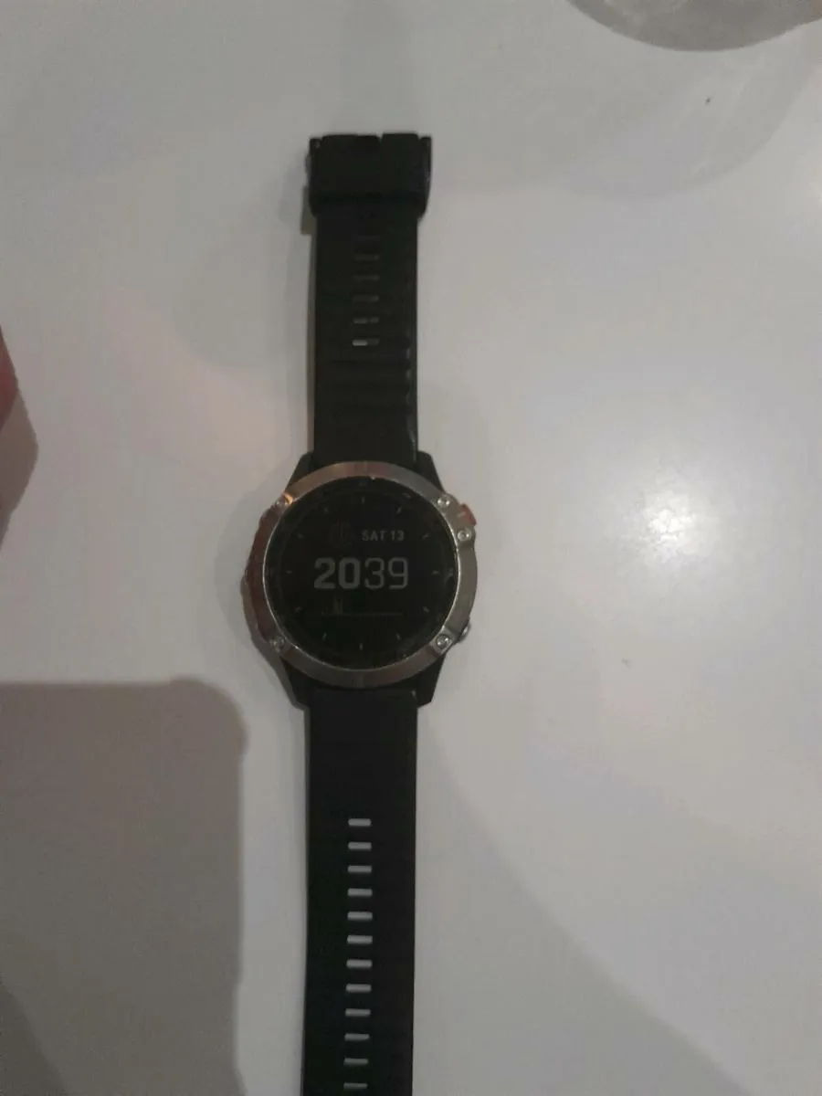 Garmin fenix 6 solar watch - Image 1