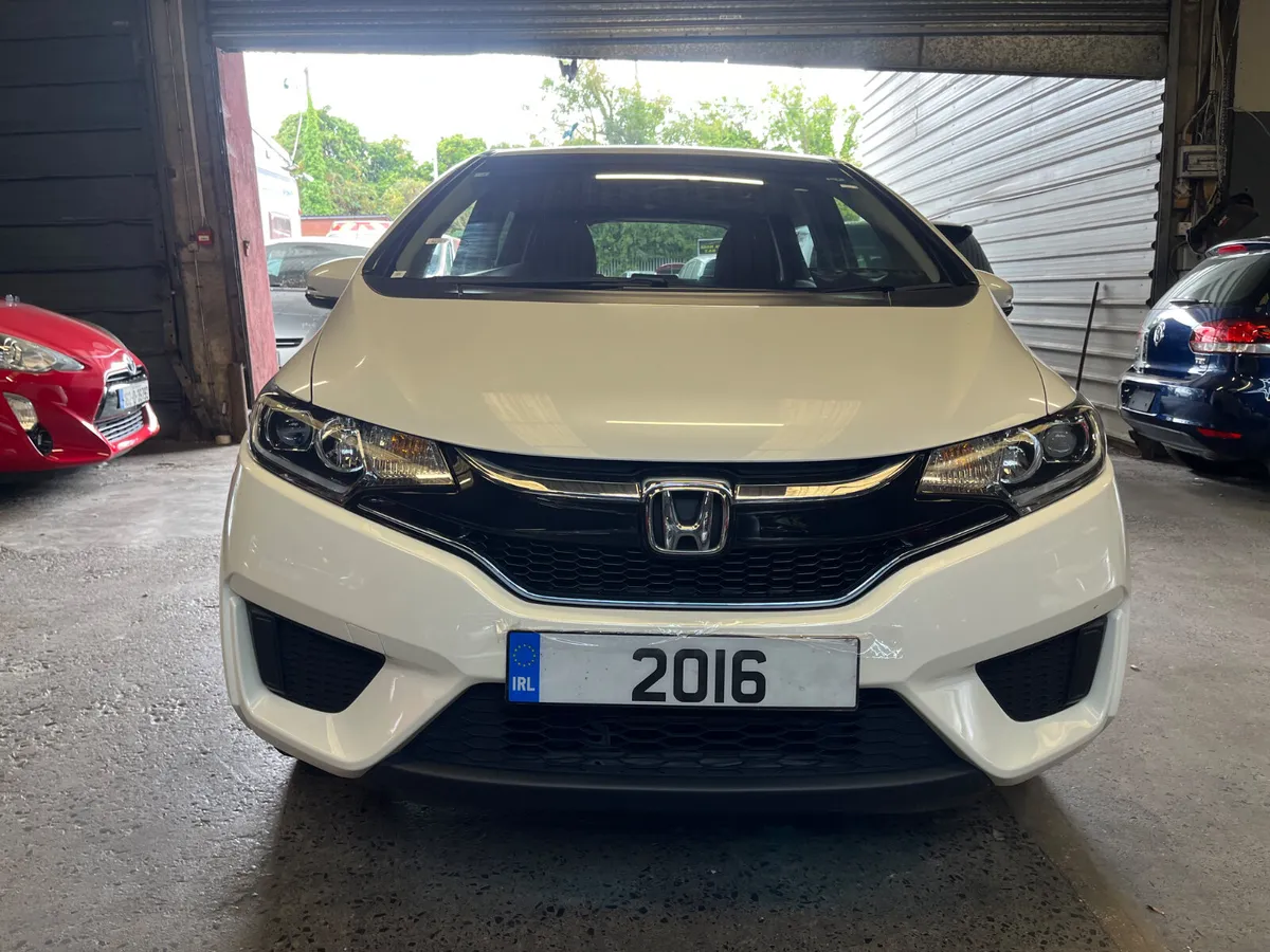 Honda Fit 2016 automatic - Image 3