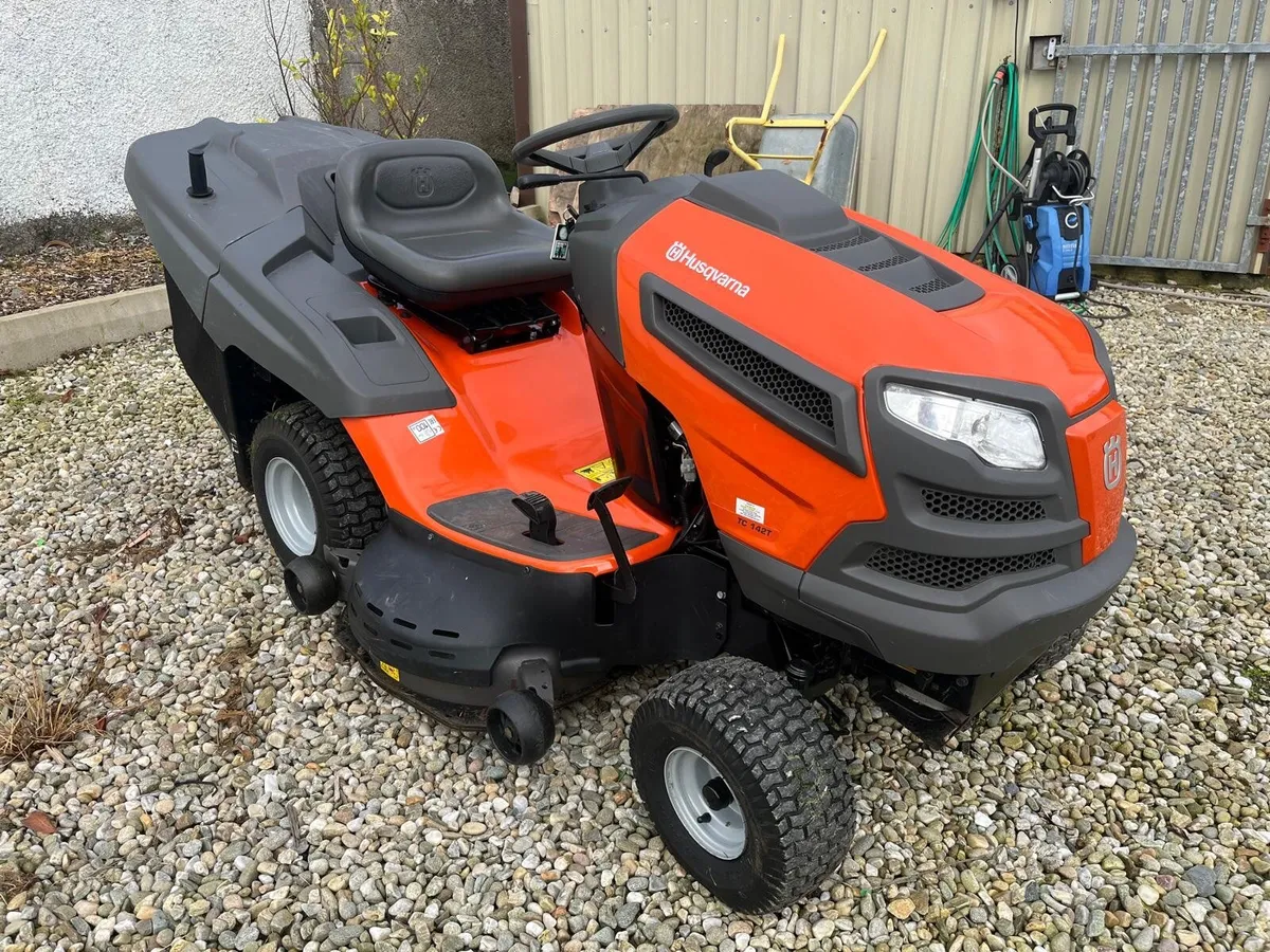 Husqvarna ride on mower ## like new - Image 1