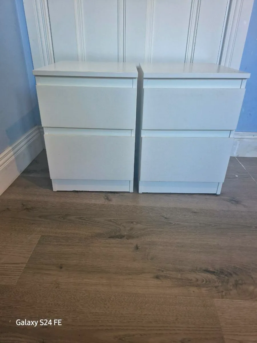 Bedside lockers