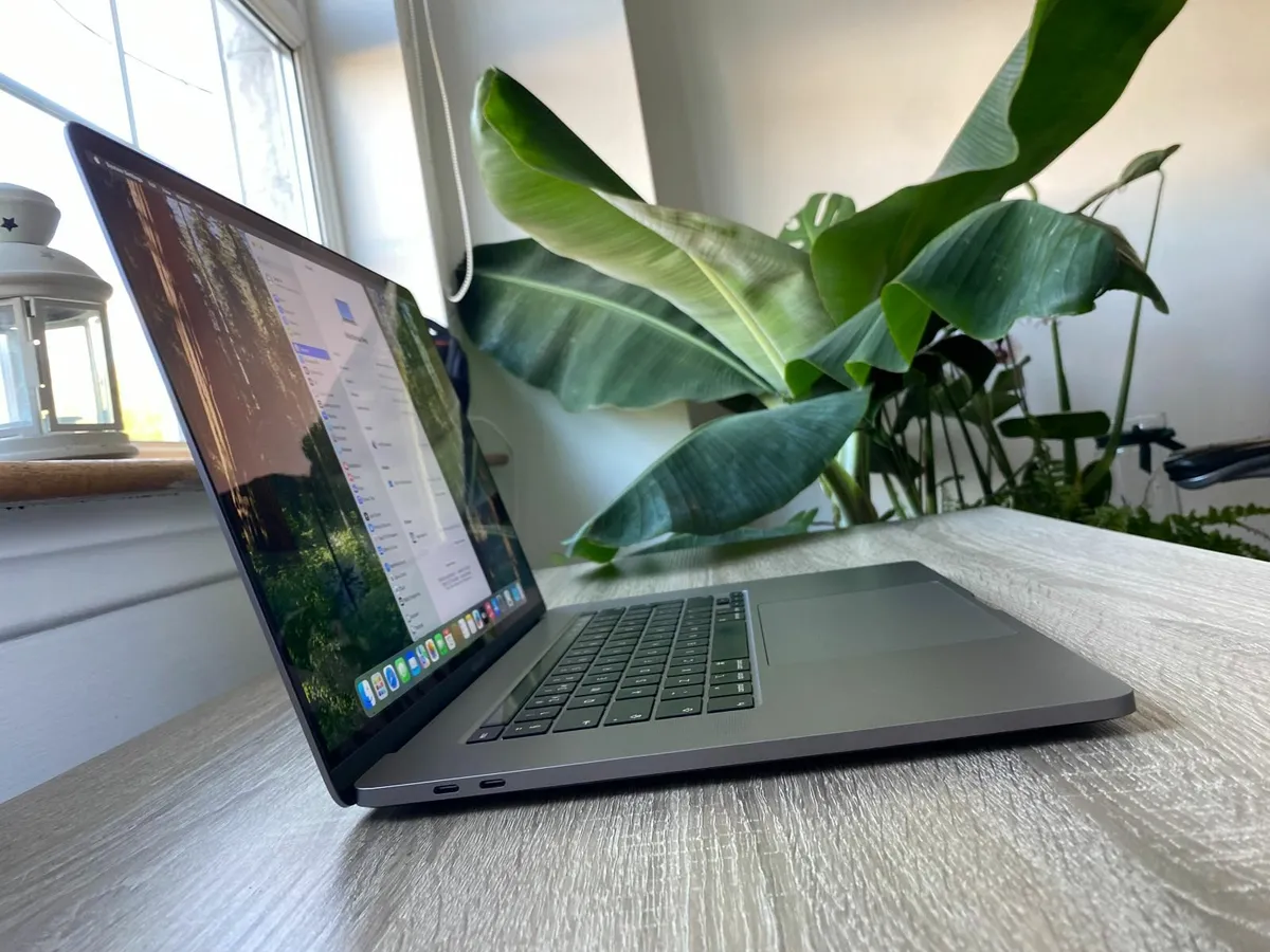 Apple MacBook Pro 16inch (2019) i7 | 16GB | 512GB - Image 4