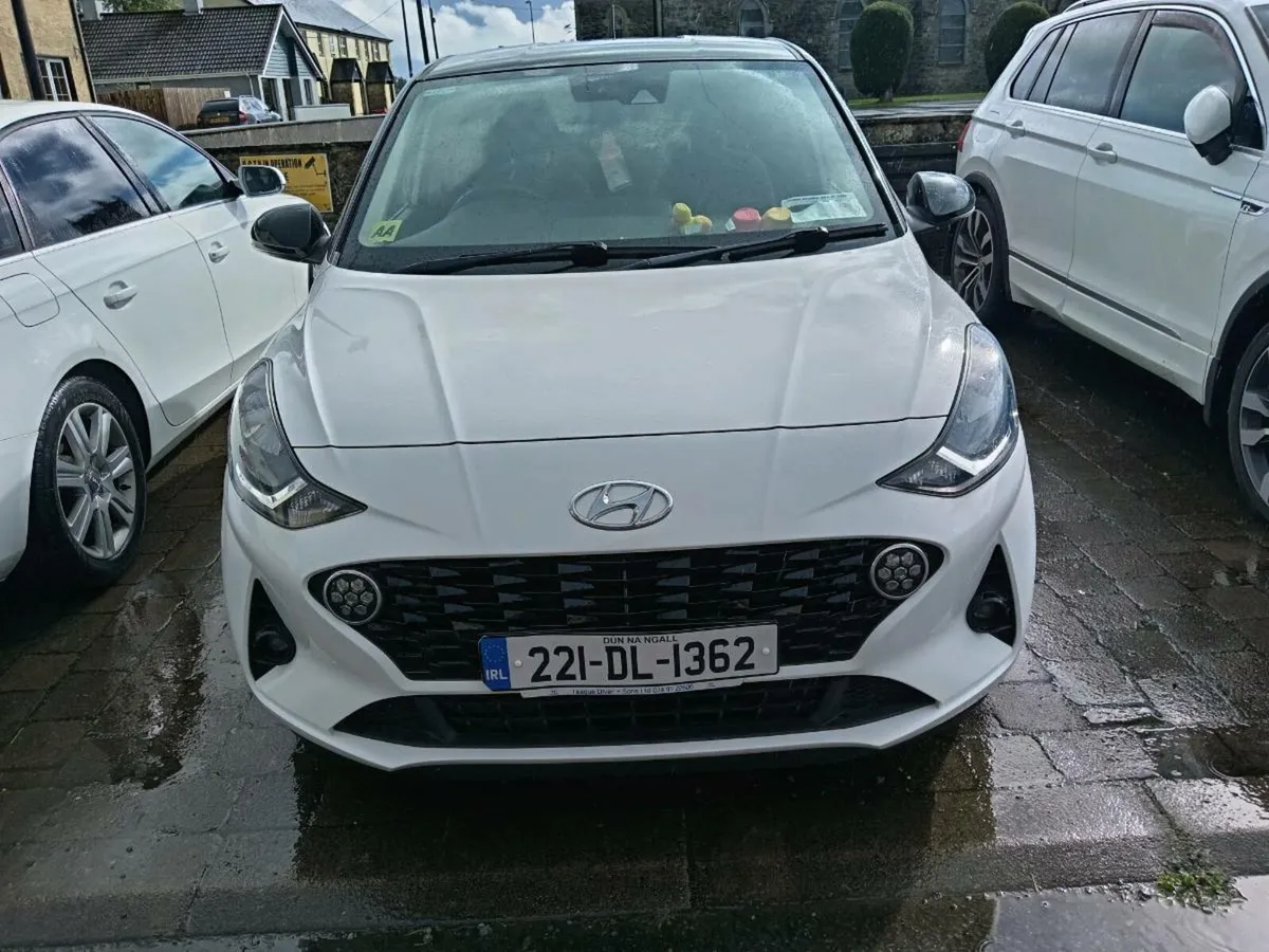 Hyundai i10 Deluxe Plus 2 Tone Roof 5D - Image 1