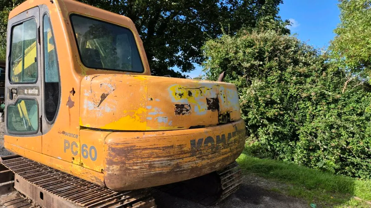 6 tonne Digger - Image 2