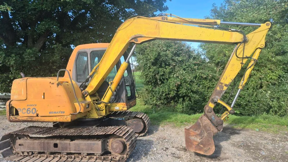 6 tonne Digger - Image 3