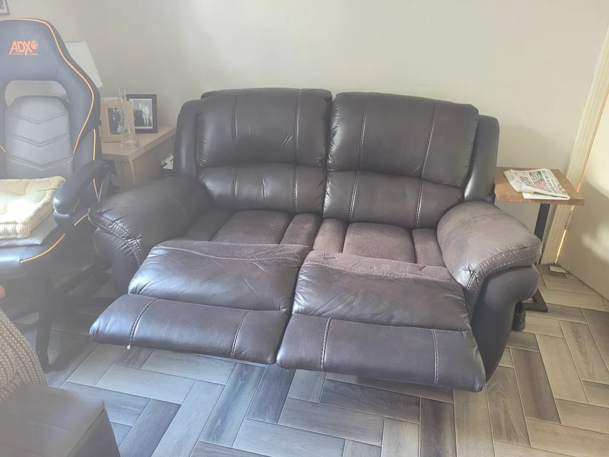 Reclyner Sofa - Image 1