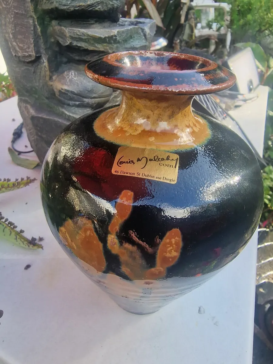 Louise Mulcahy pottery. - Image 1