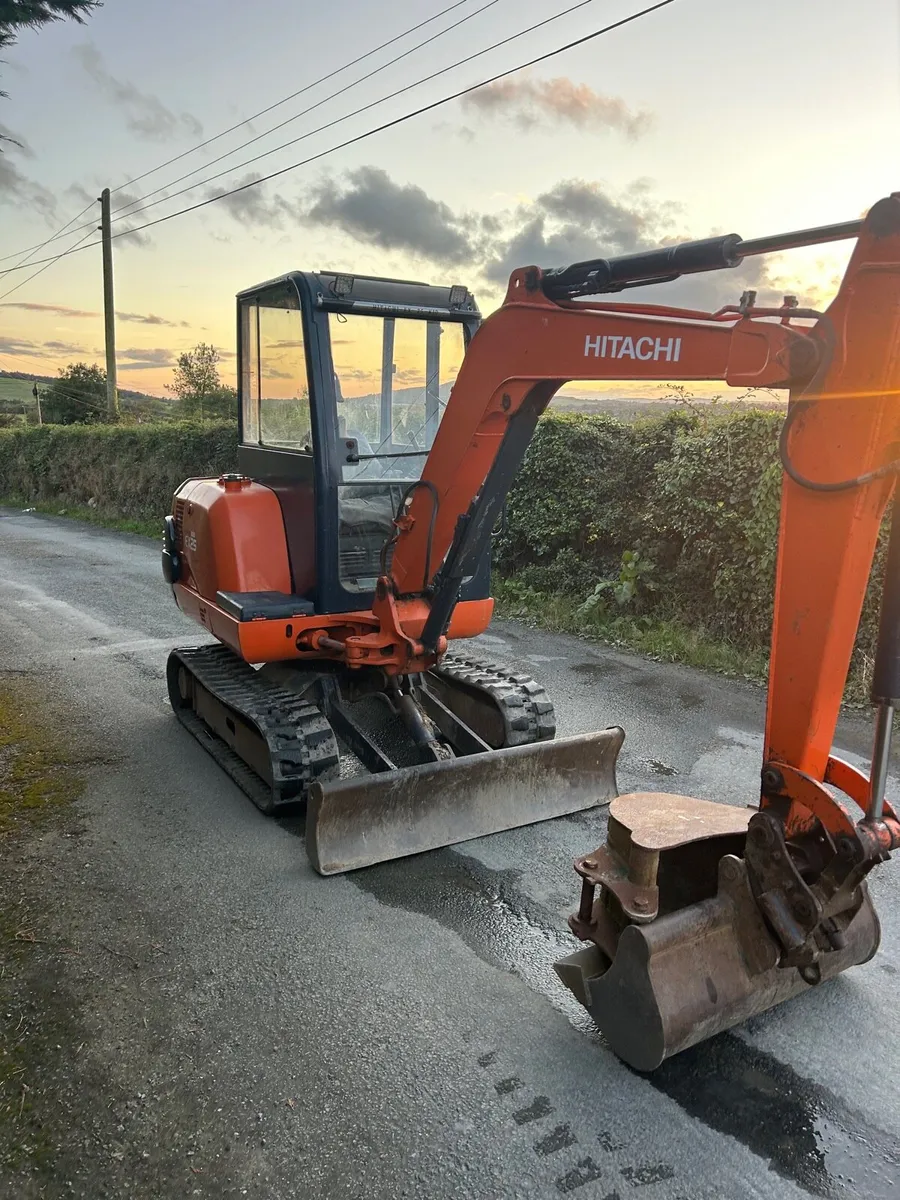Hitachi ex25 mini digger for sale only 4000hrs - Image 2