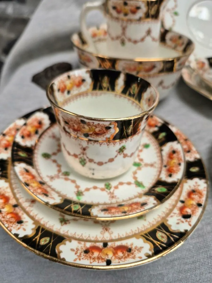 A butefill China tea set - Image 1