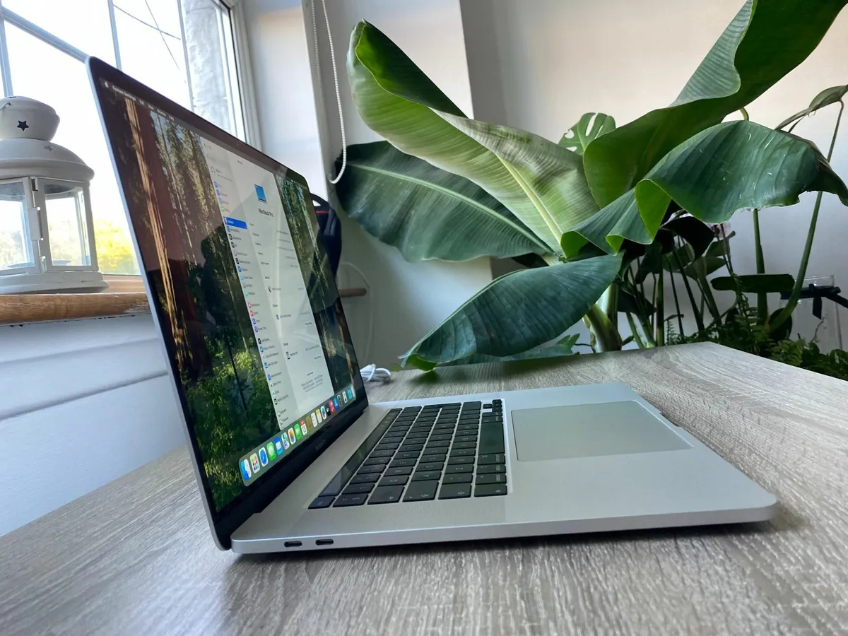 Apple MacBook Pro 16inch (2019) i7 | 16GB | 512GB - Image 4