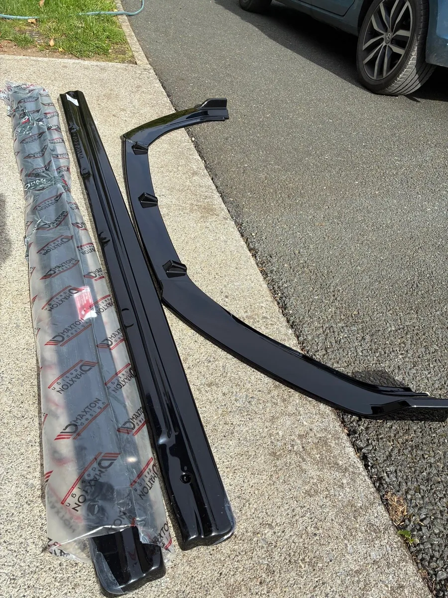 Maxton sideskirts and splitter - Image 1