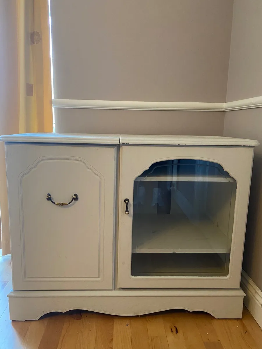 Cabinet - Image 1