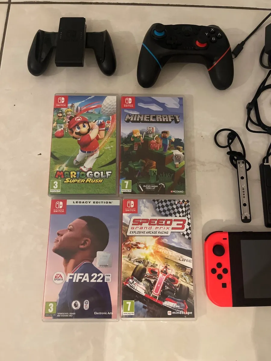 Nintendo Switch, accessories and games - Image 2
