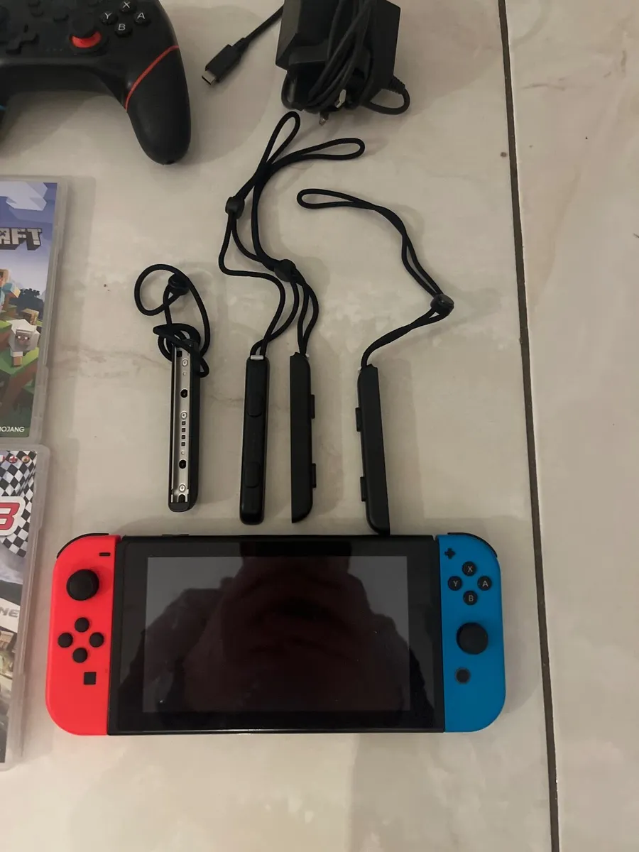 Nintendo Switch, accessories and games - Image 3