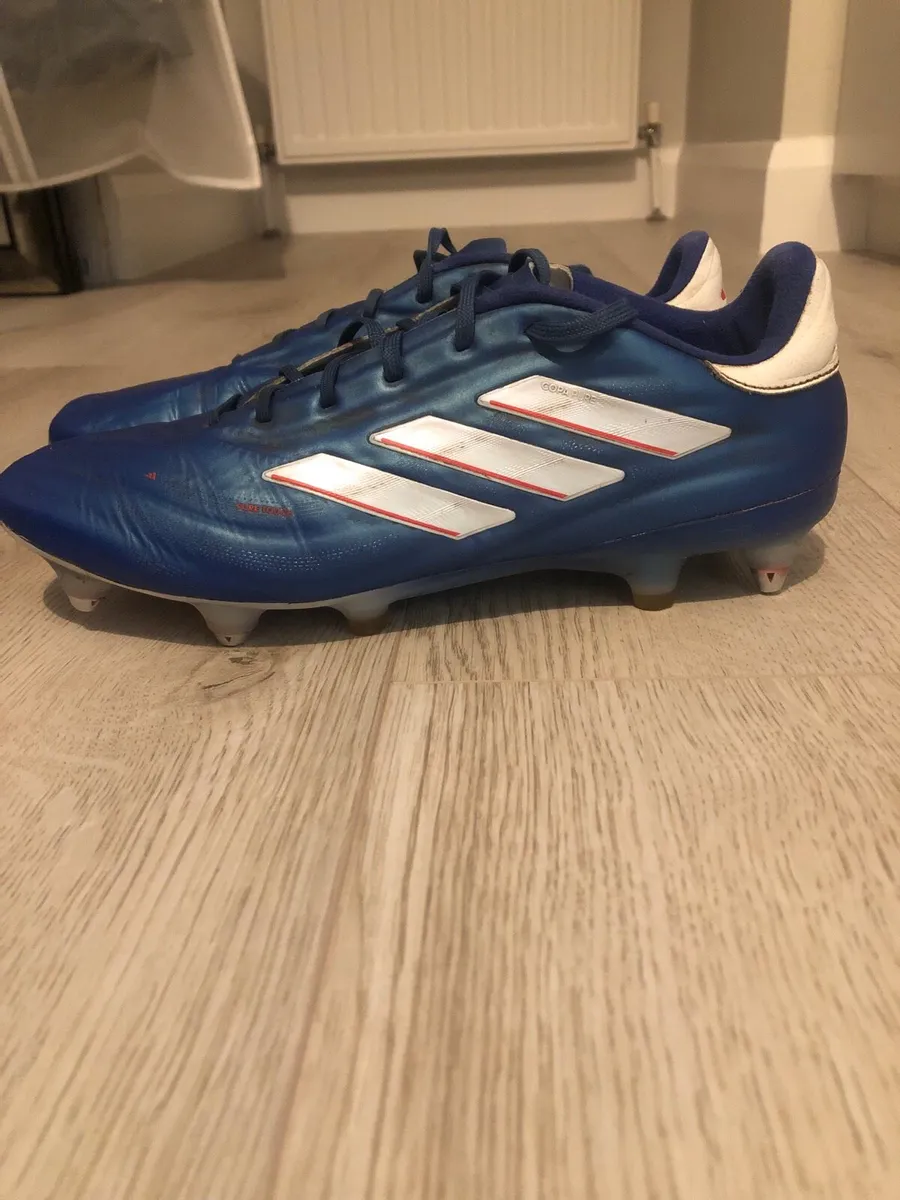 Football boots - Image 1