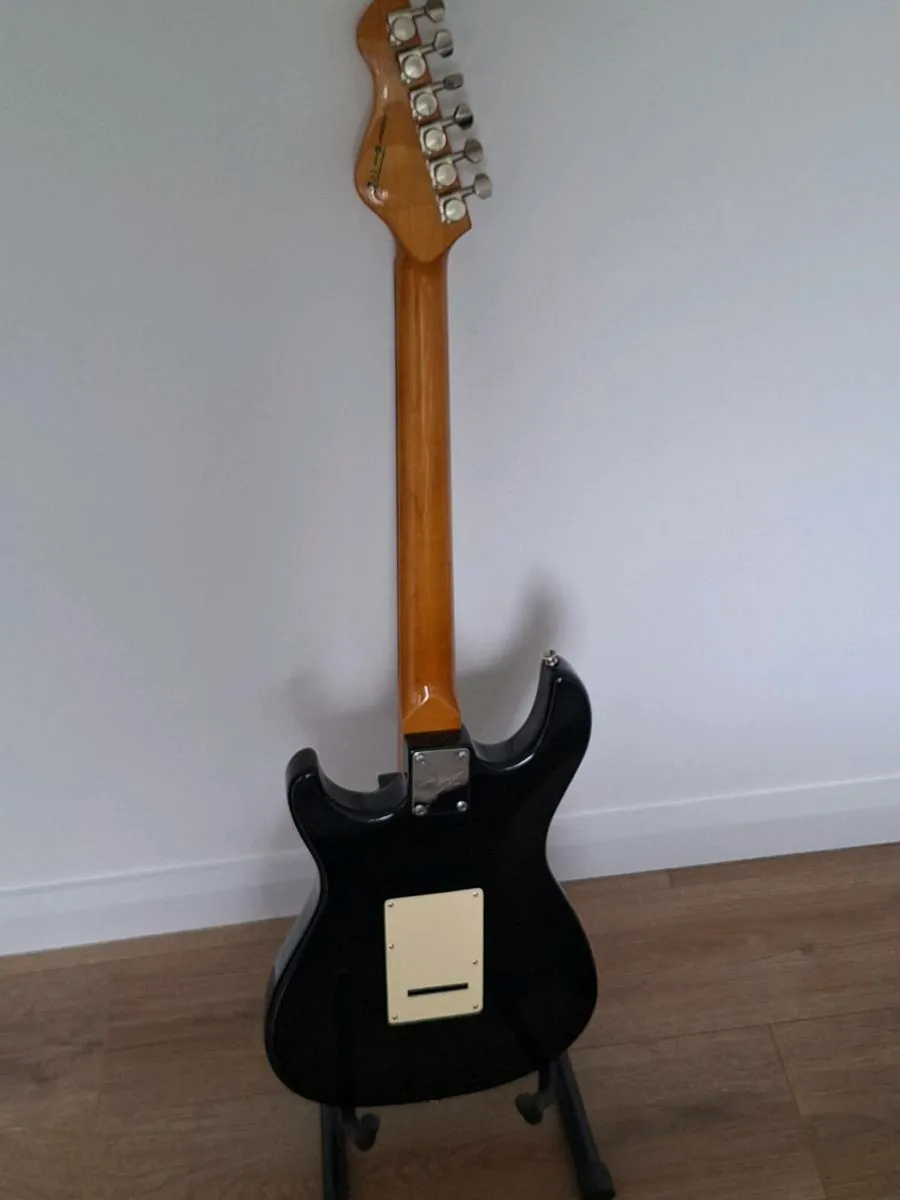 Electric Guitar - Image 2