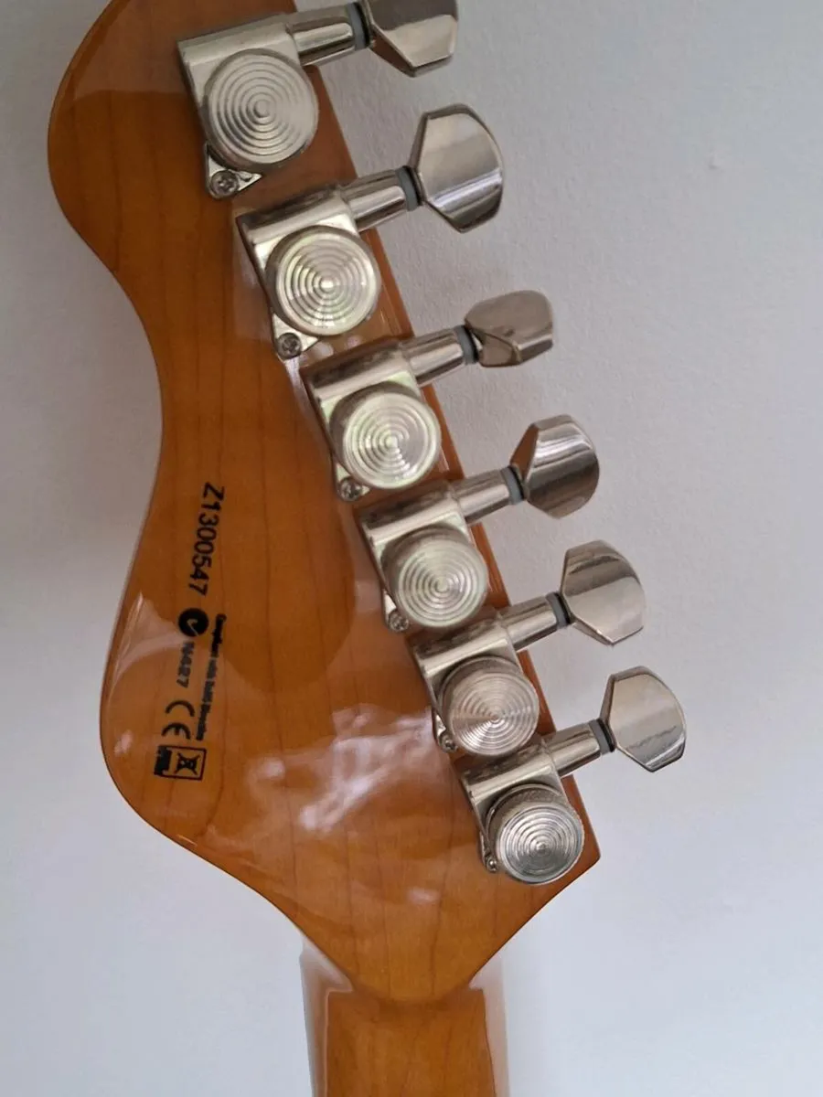 Electric Guitar - Image 4