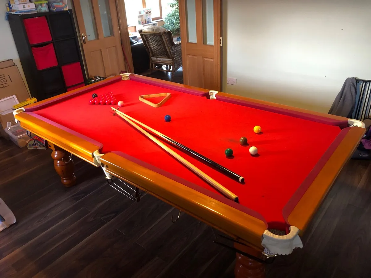 9ft x 4.5ft Solid Oak Snooker/Pool Table - Image 1