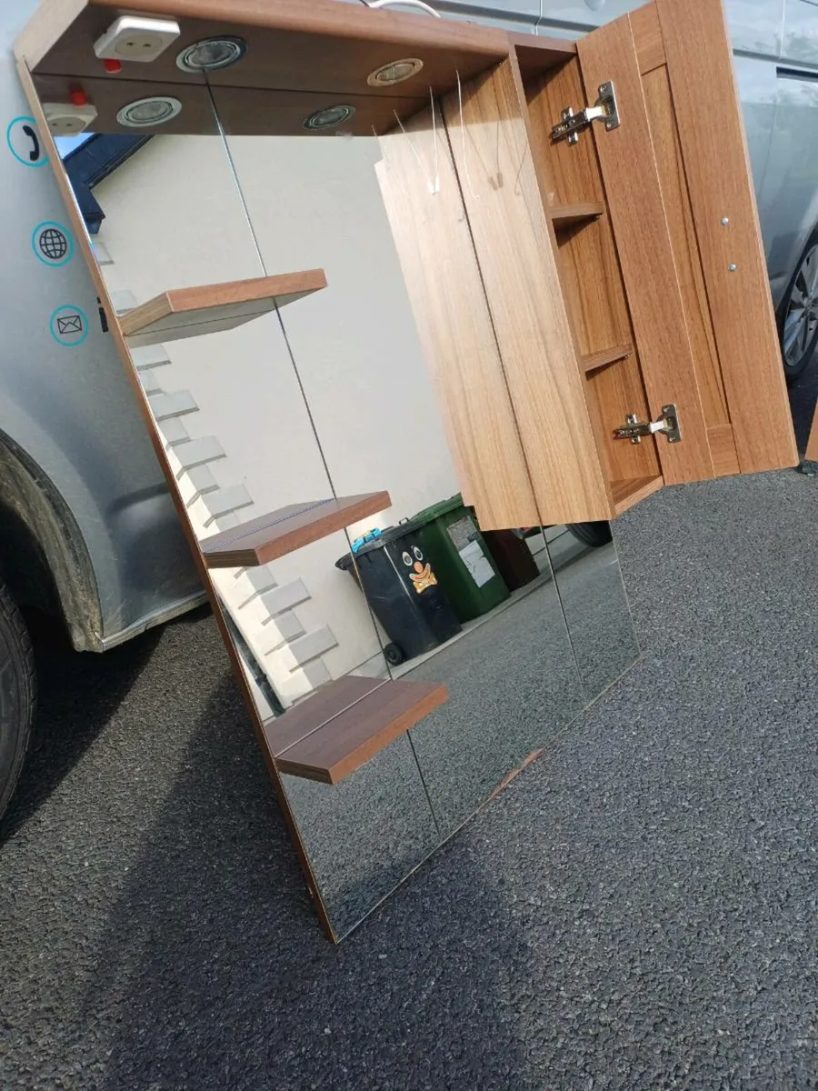 Sink unit and mirror - Image 2