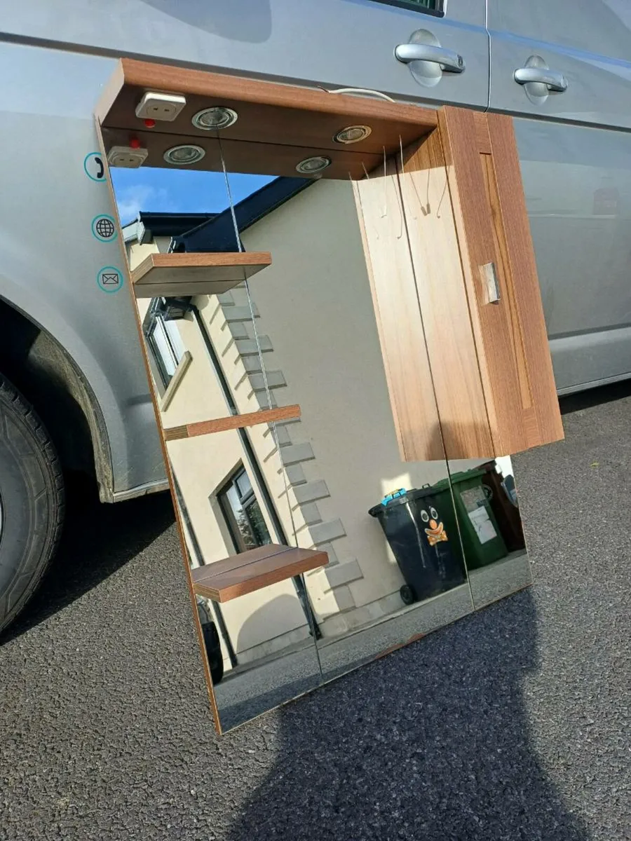 Sink unit and mirror - Image 3
