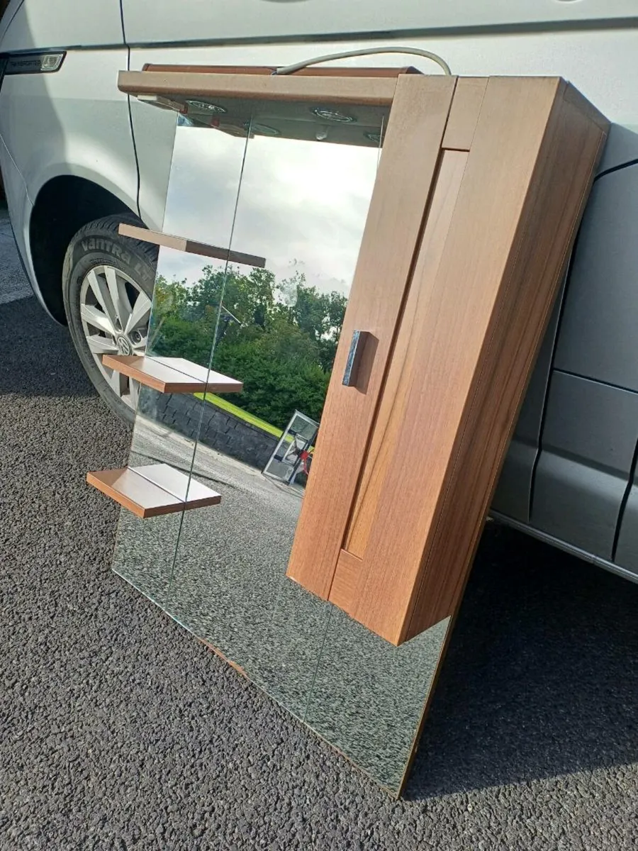Sink unit and mirror - Image 4