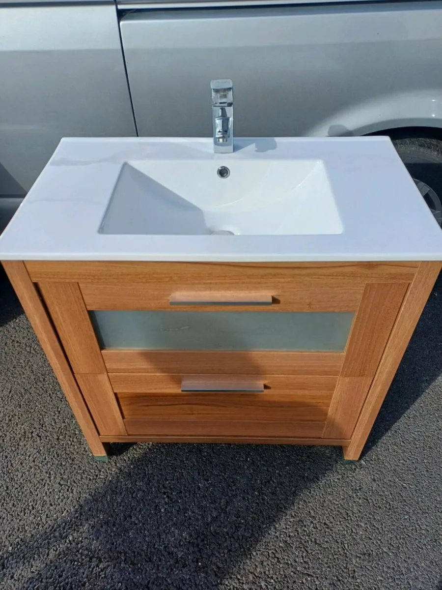 Sink unit and mirror - Image 1
