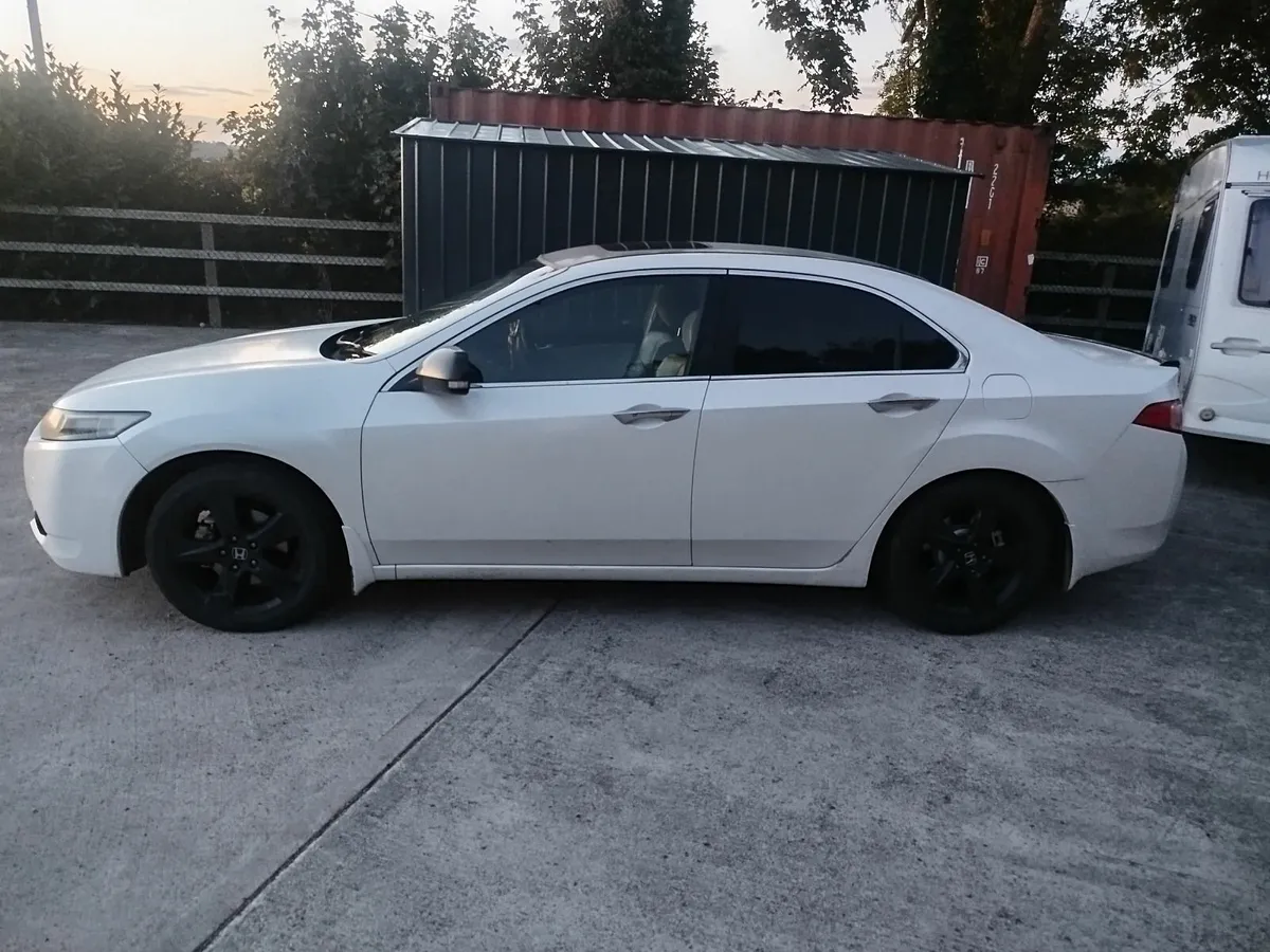 Honda Accord 2012 - Image 2