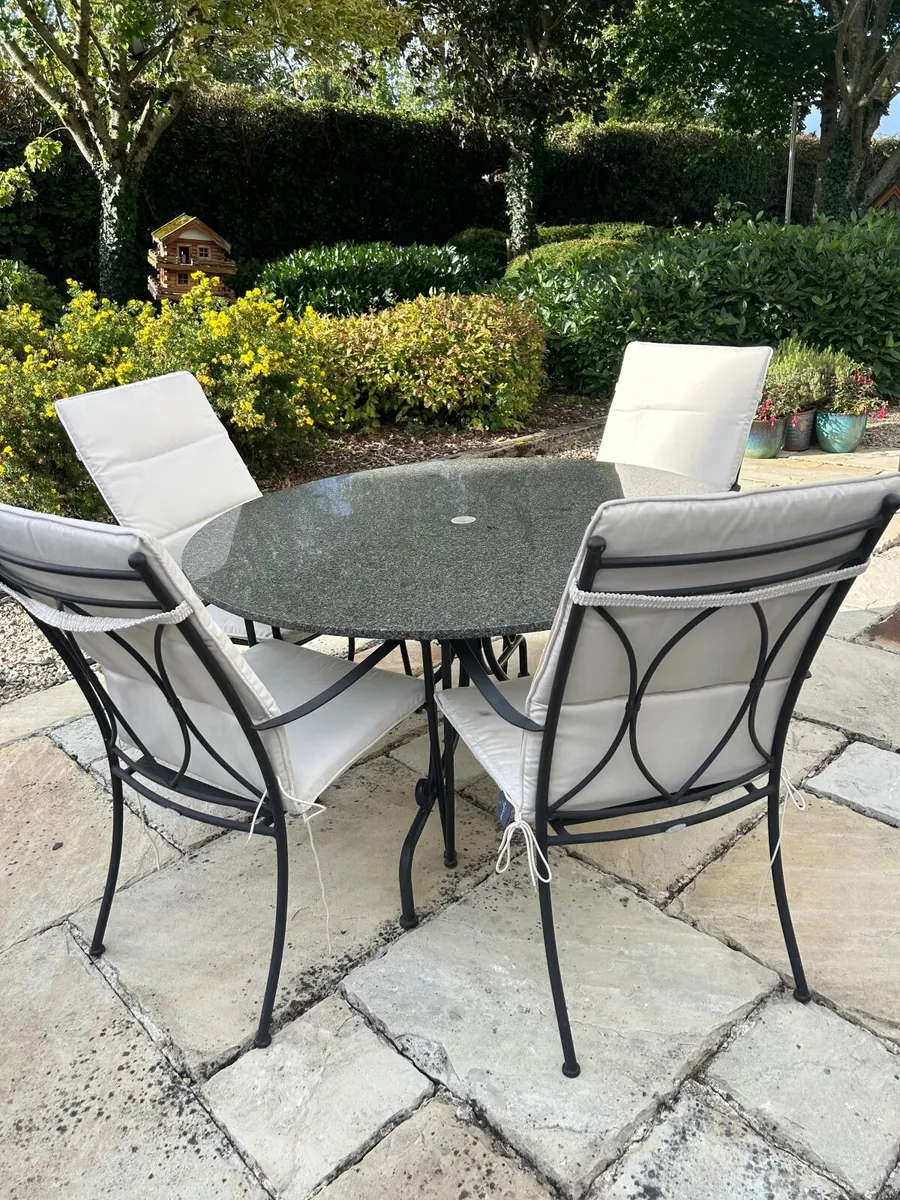 Garden furniture - Image 1