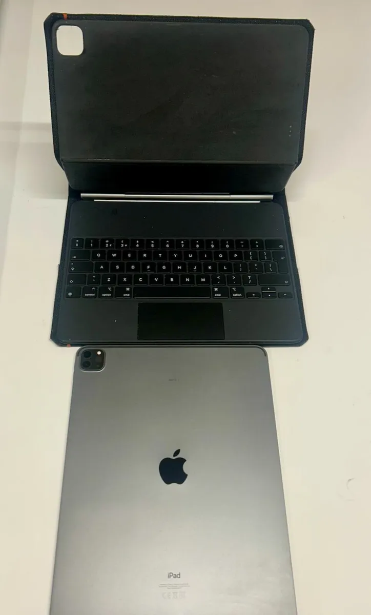 Ipad pro 12.9 inch with magic keyboard - Image 2