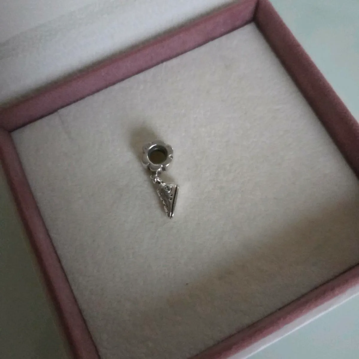 Pandora sneakers dangle charm - Image 1
