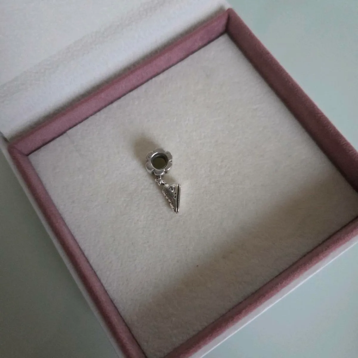 Pandora sneakers dangle charm - Image 3
