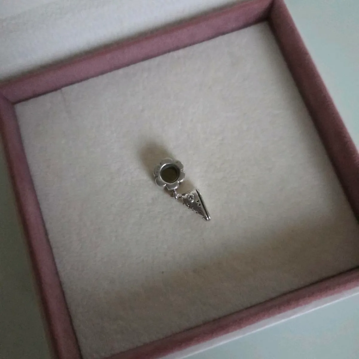 Pandora sneakers dangle charm - Image 4