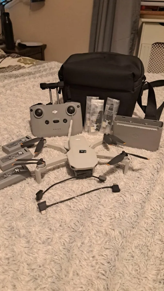 DJI Mini 2 Se Fly More Combo - Image 1