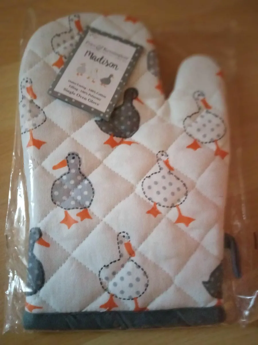 4 Placemats & 1 Oven Glove - Image 4