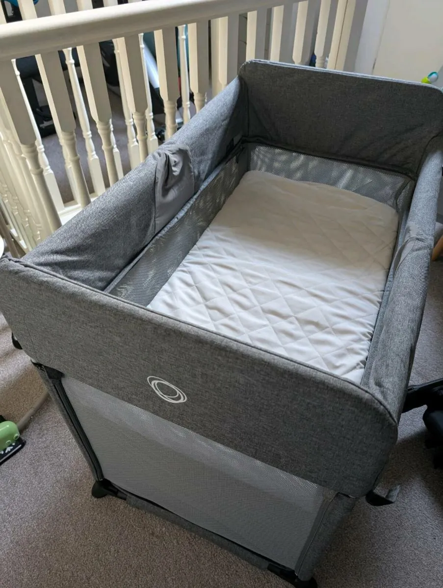 Bugaboo Stardust Travel Cot - Image 1