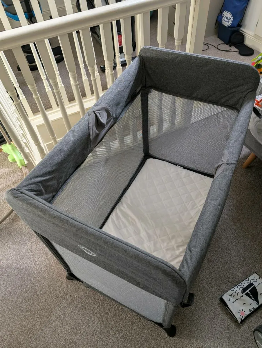 Bugaboo Stardust Travel Cot - Image 2