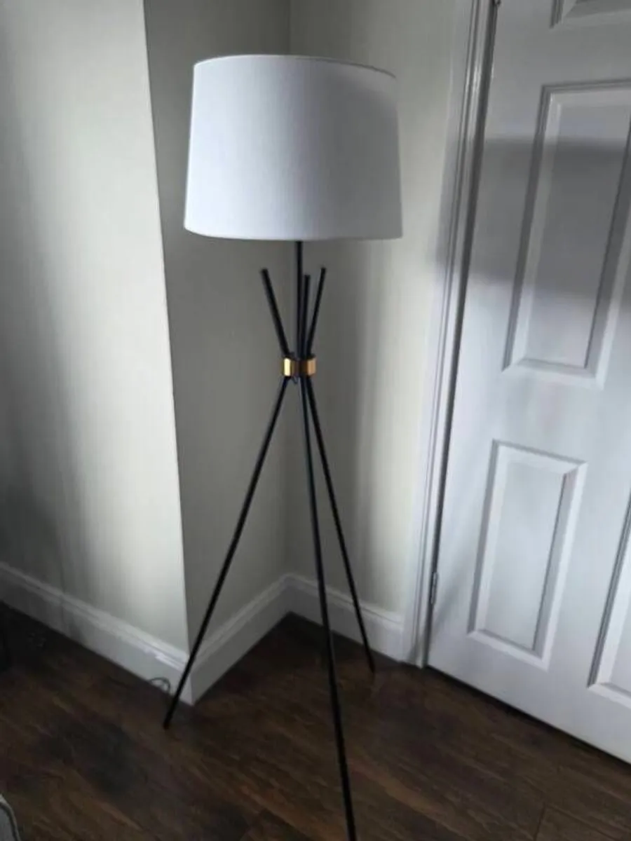 tripod floor lamp - Image 1