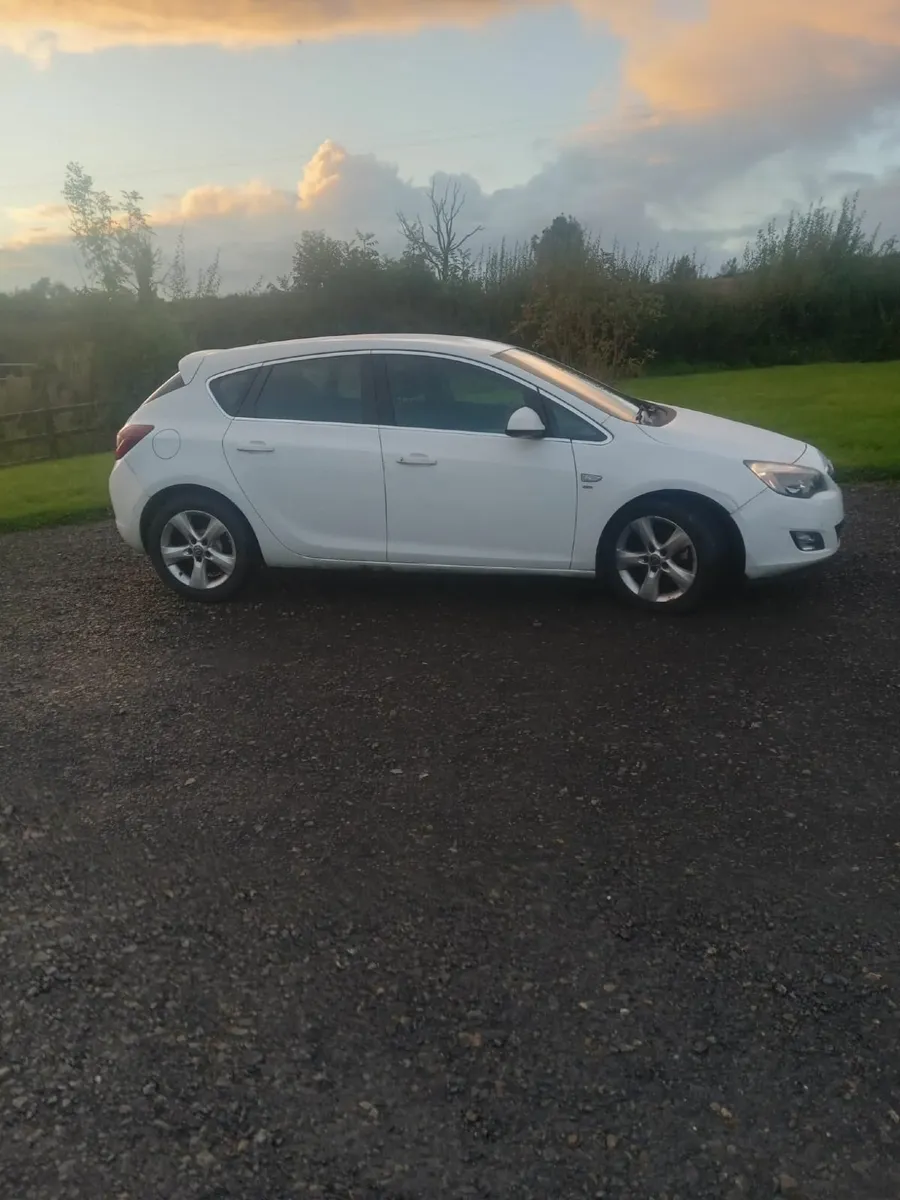 Vauxhall Astra 2011 - Image 1