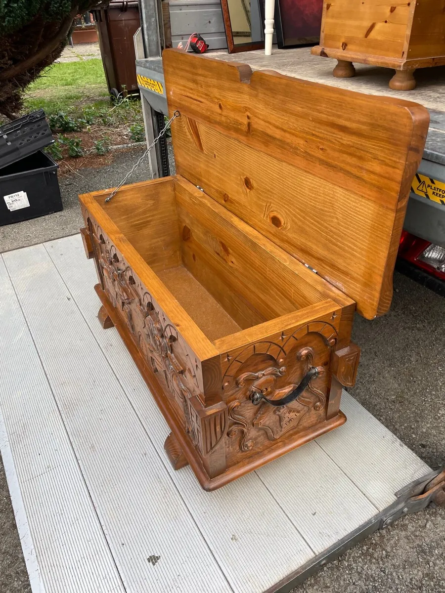 Hand crafted storage box / blanket box - Image 1