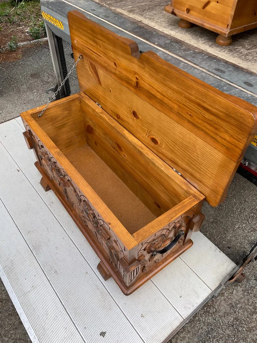 Hand crafted storage box / blanket box - Image 3