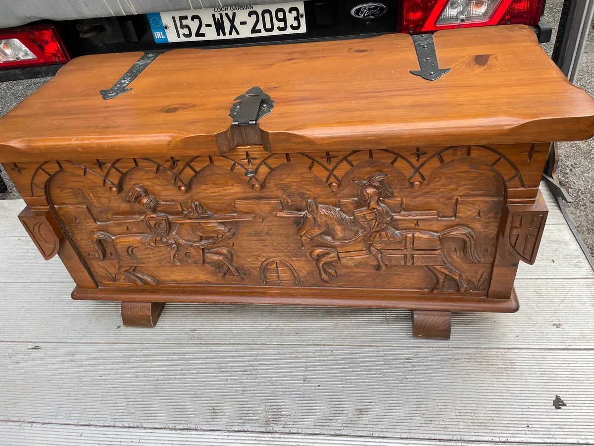 Hand crafted storage box / blanket box - Image 4