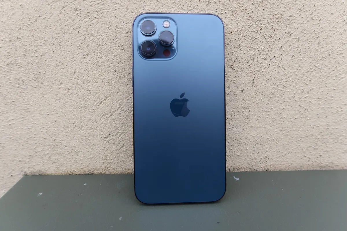 iPhone 12 Pro Max 512GB, New Battery, Like New. - Image 3