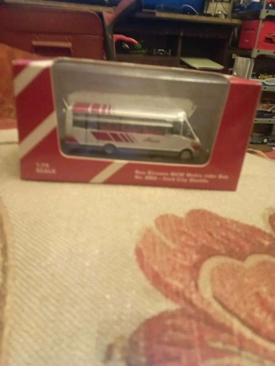 CORK CITY SHUTTLE 1-76 SCALE BUS. - Image 1
