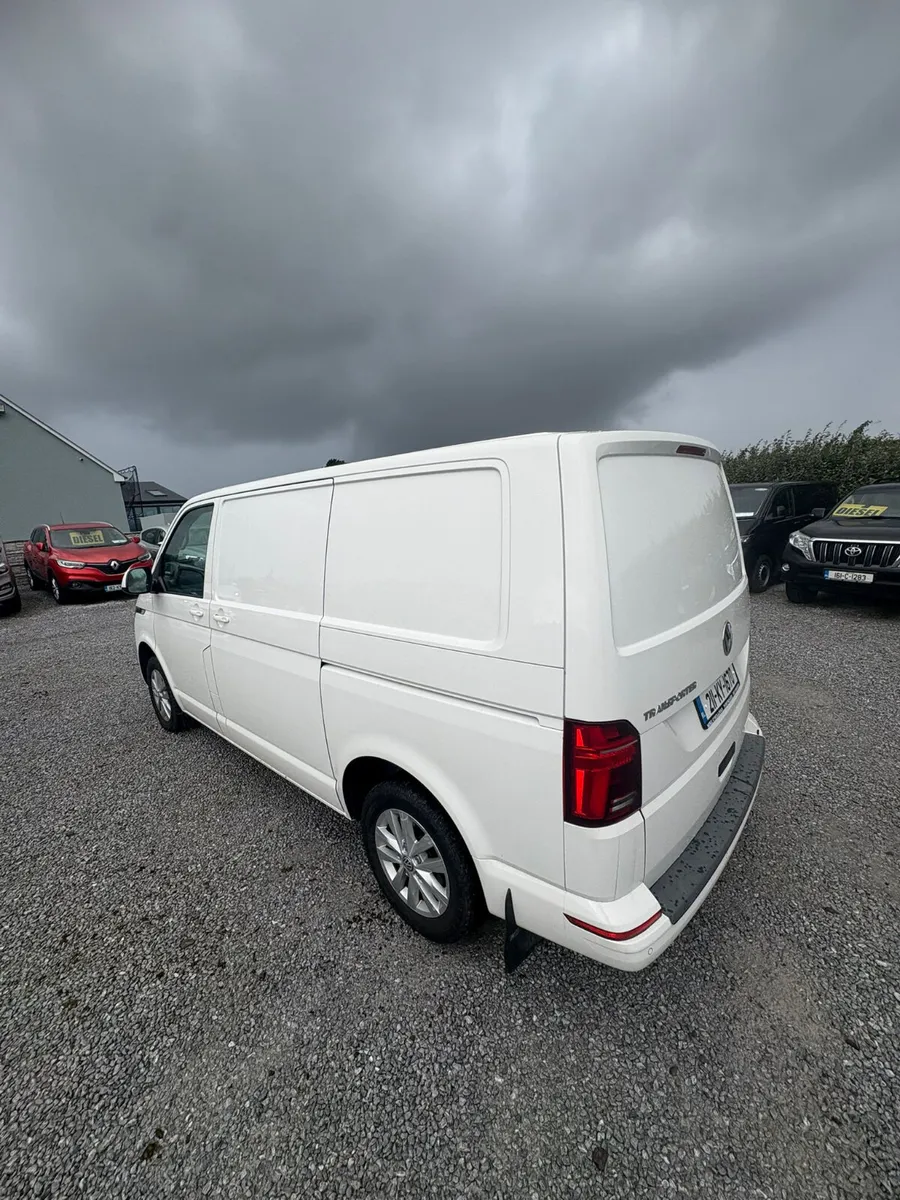 Volkswagen Transporter 2021 - Image 4
