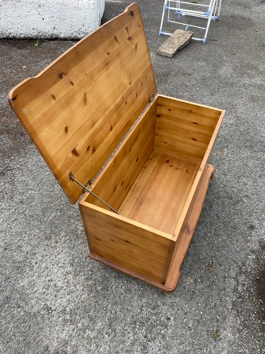 Solid pine blanket box storage - Image 1