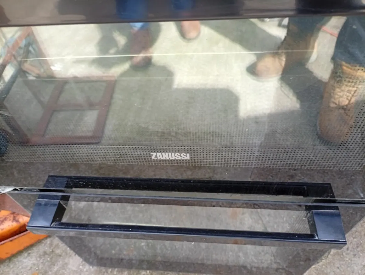 Electric cooker - Image 1