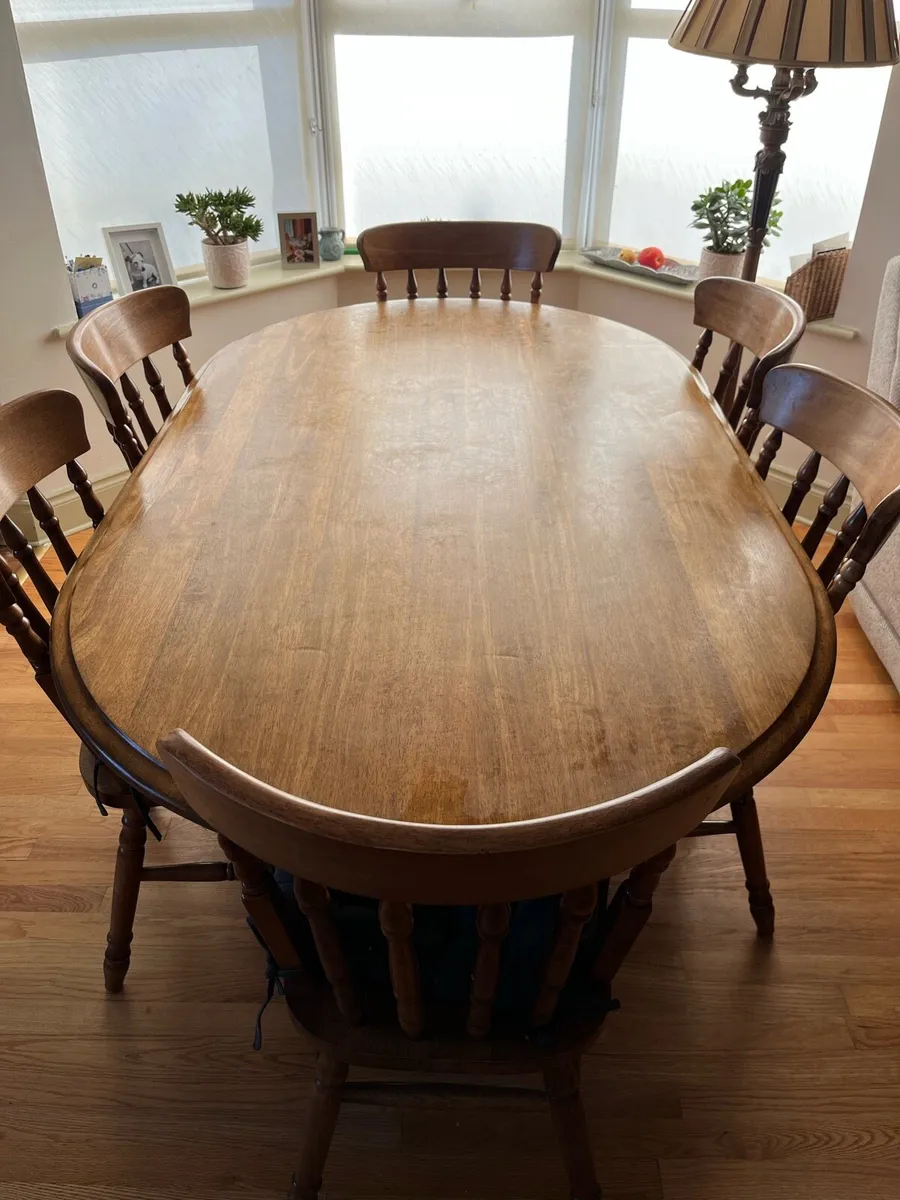 Kitchen table and chairs - Image 1