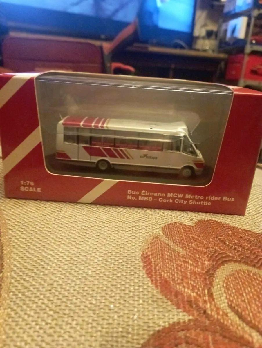CORK CITY SHUTTLE 1-76 SCALE BUS. - Image 4