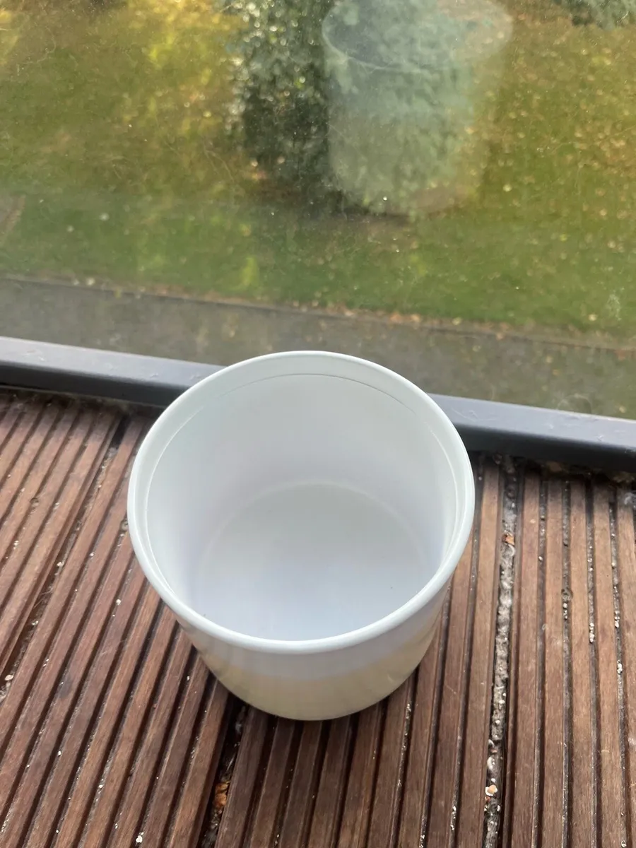 Set of decorative plant pots - Image 2