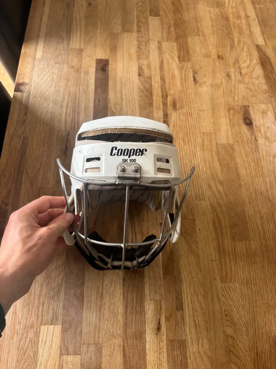 Hurling helmet - Image 1