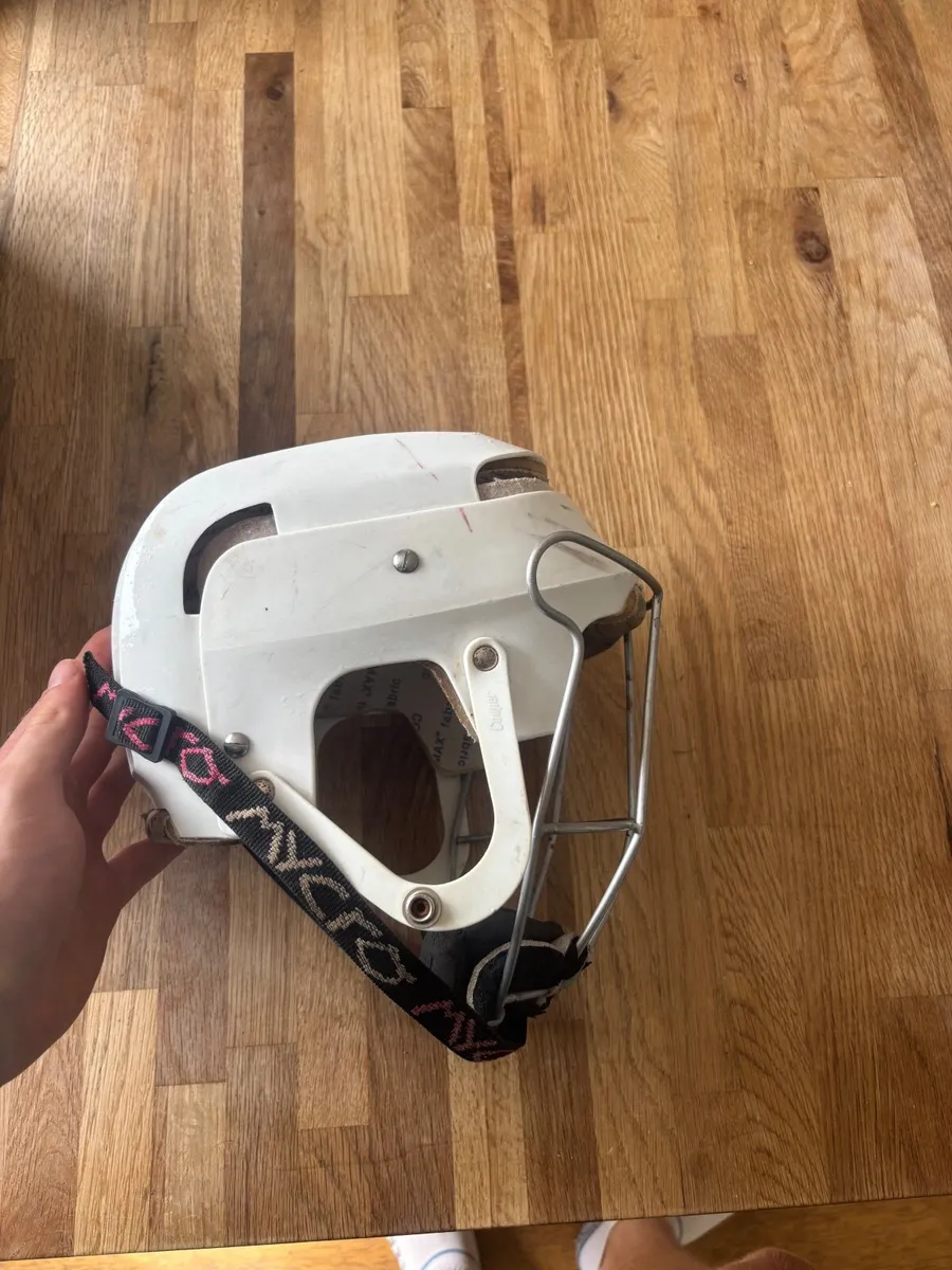 Hurling helmet - Image 2